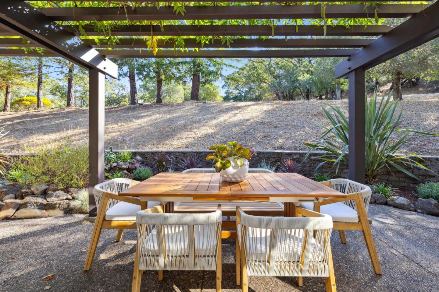 Detail Gallery Image 12 of 52 For 35 Bear Paw, Portola Valley,  CA 94028 - 3 Beds | 2/1 Baths