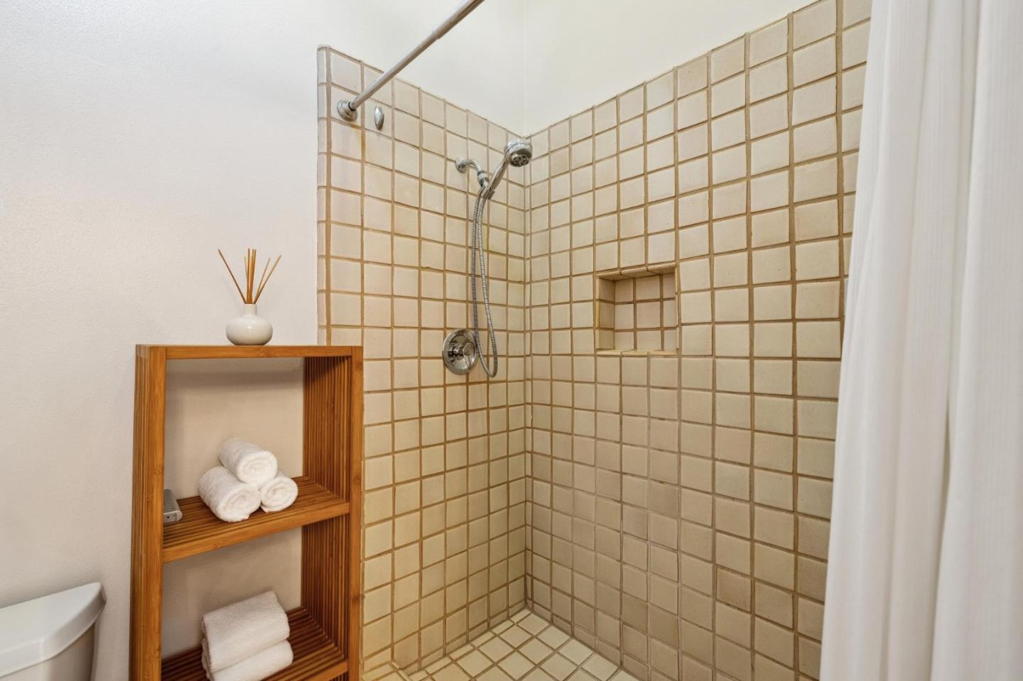 Detail Gallery Image 28 of 52 For 35 Bear Paw, Portola Valley,  CA 94028 - 3 Beds | 2/1 Baths