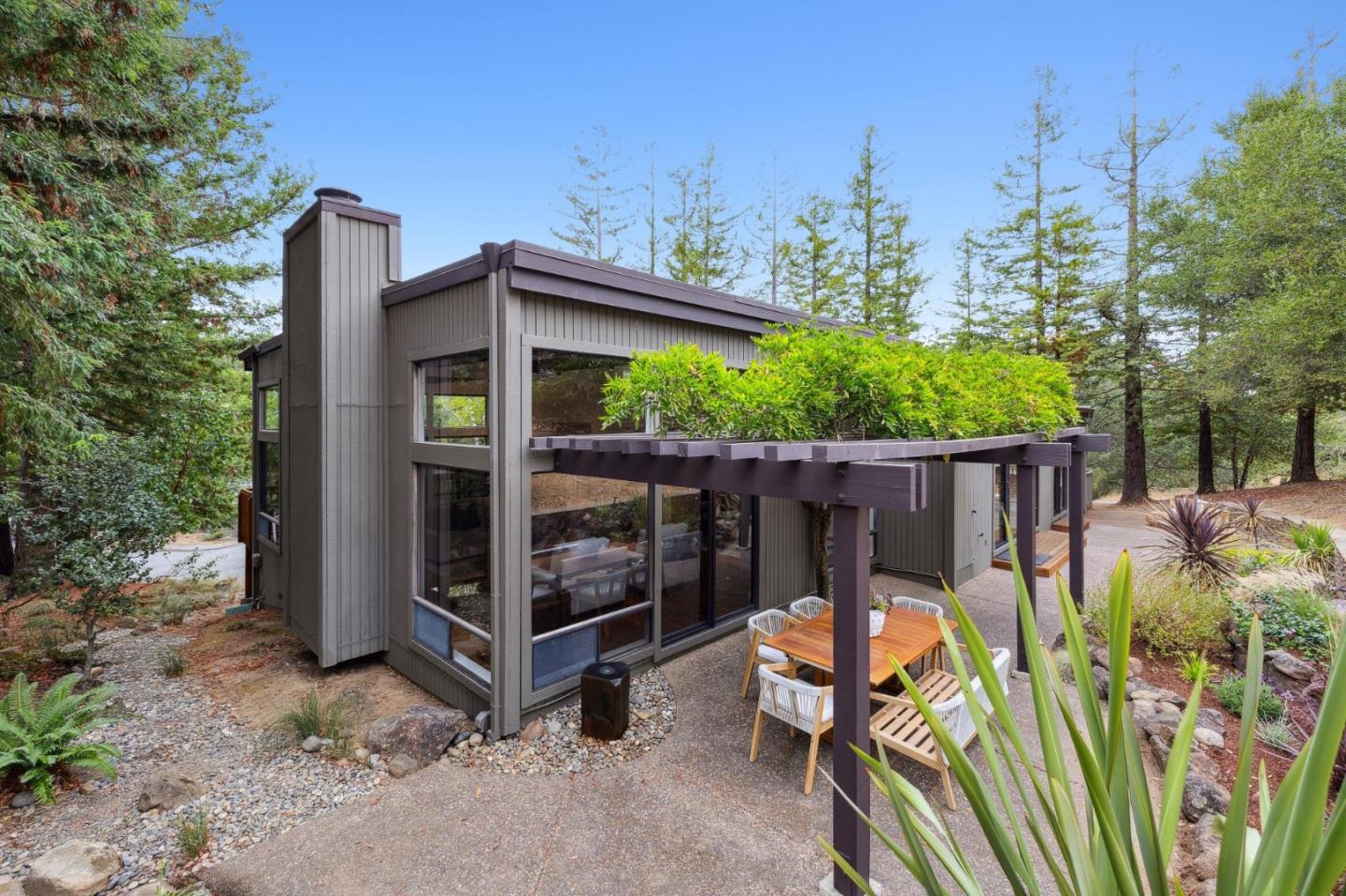 Detail Gallery Image 34 of 52 For 35 Bear Paw, Portola Valley,  CA 94028 - 3 Beds | 2/1 Baths