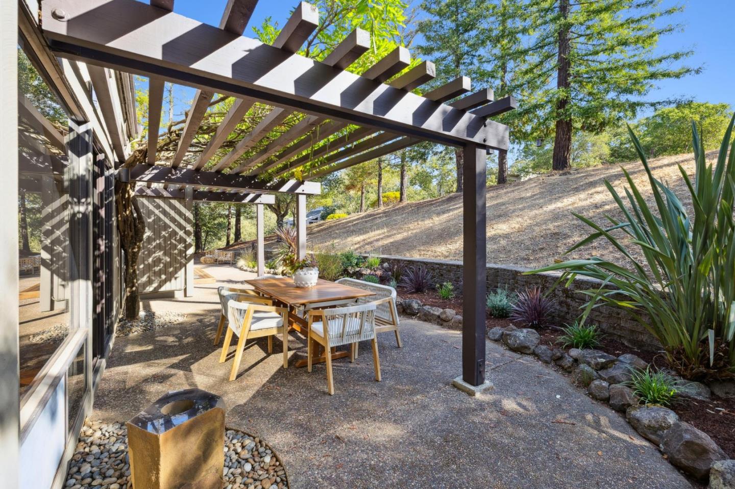 Detail Gallery Image 35 of 52 For 35 Bear Paw, Portola Valley,  CA 94028 - 3 Beds | 2/1 Baths