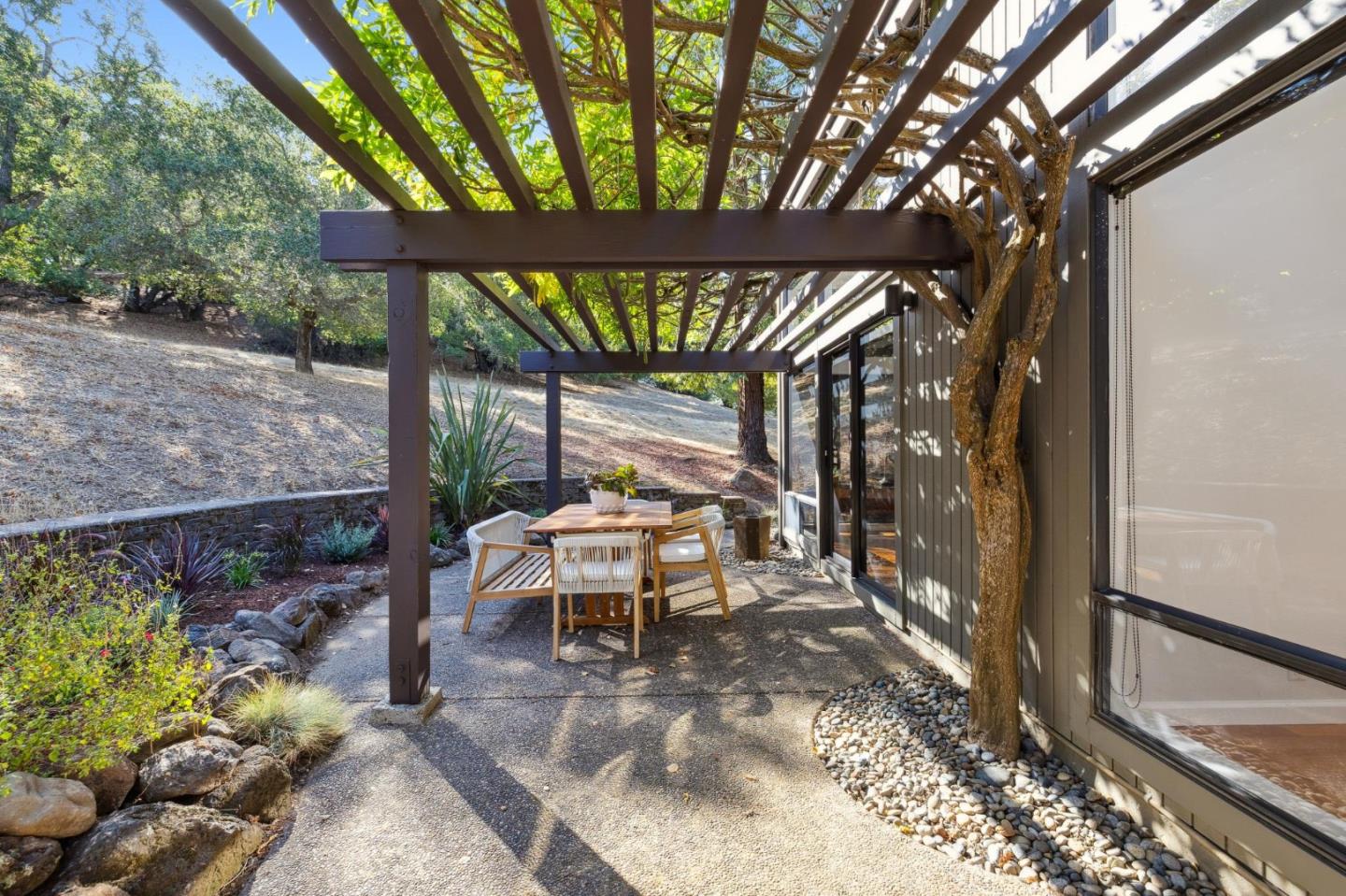 Detail Gallery Image 37 of 52 For 35 Bear Paw, Portola Valley,  CA 94028 - 3 Beds | 2/1 Baths