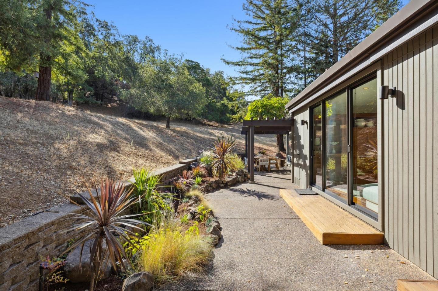 Detail Gallery Image 38 of 52 For 35 Bear Paw, Portola Valley,  CA 94028 - 3 Beds | 2/1 Baths