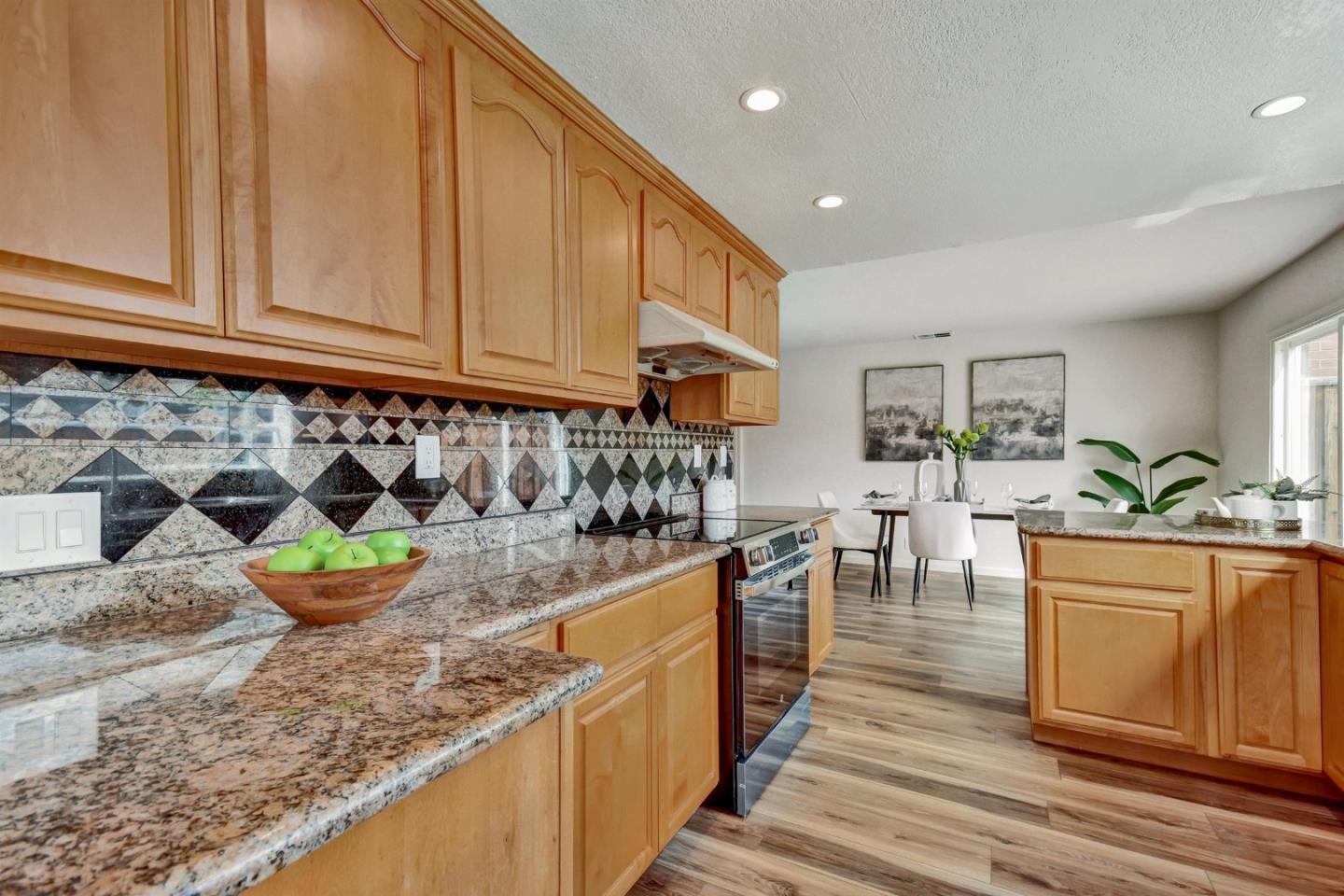 Detail Gallery Image 10 of 35 For 44 Southmar Ct, San Jose,  CA 95138 - 4 Beds | 2/1 Baths