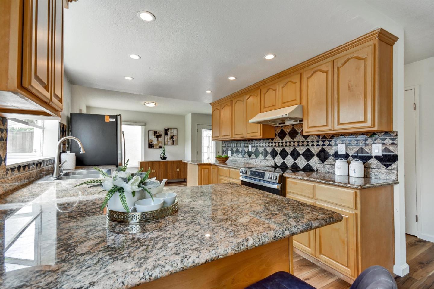 Detail Gallery Image 13 of 35 For 44 Southmar Ct, San Jose,  CA 95138 - 4 Beds | 2/1 Baths