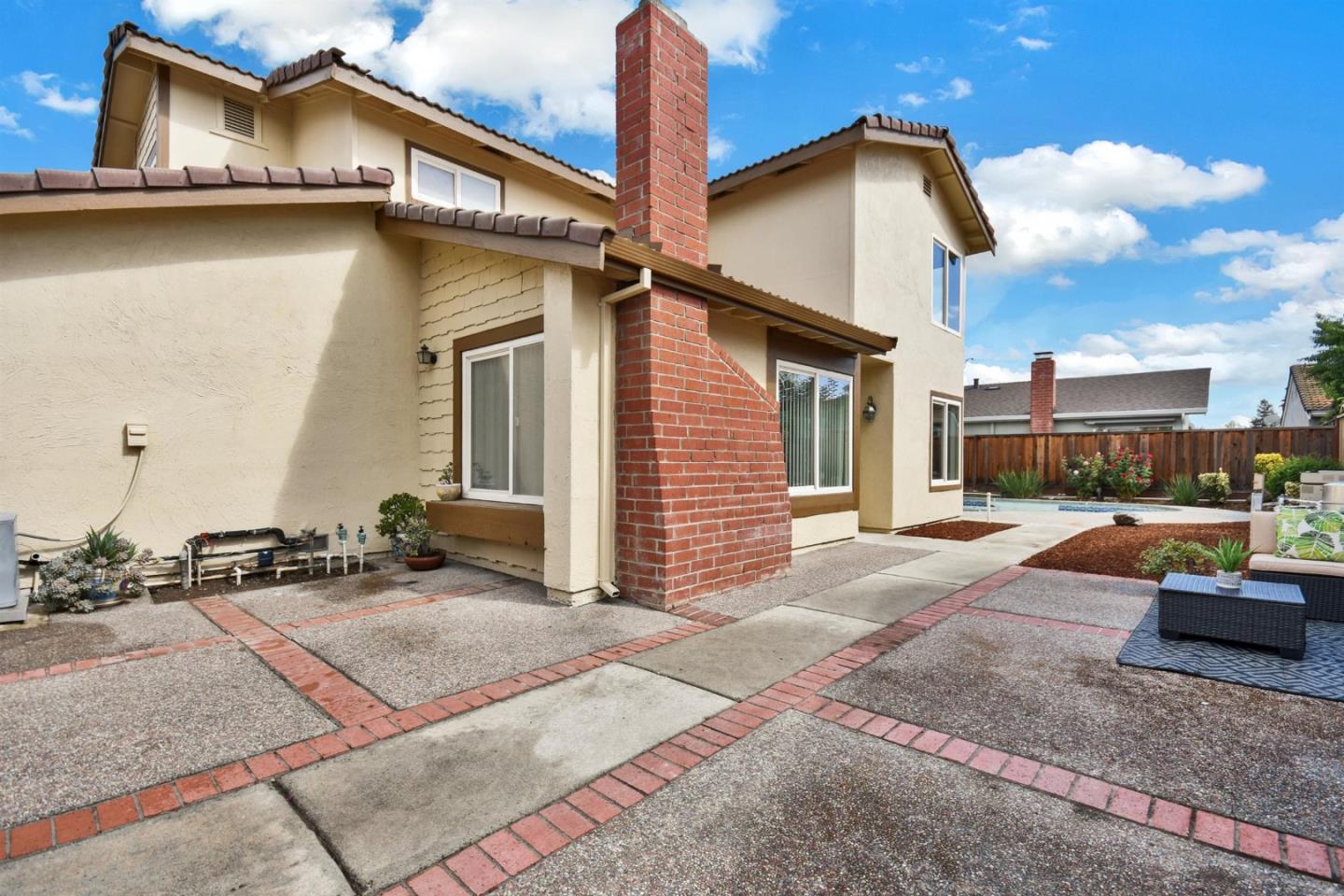 Detail Gallery Image 4 of 35 For 44 Southmar Ct, San Jose,  CA 95138 - 4 Beds | 2/1 Baths