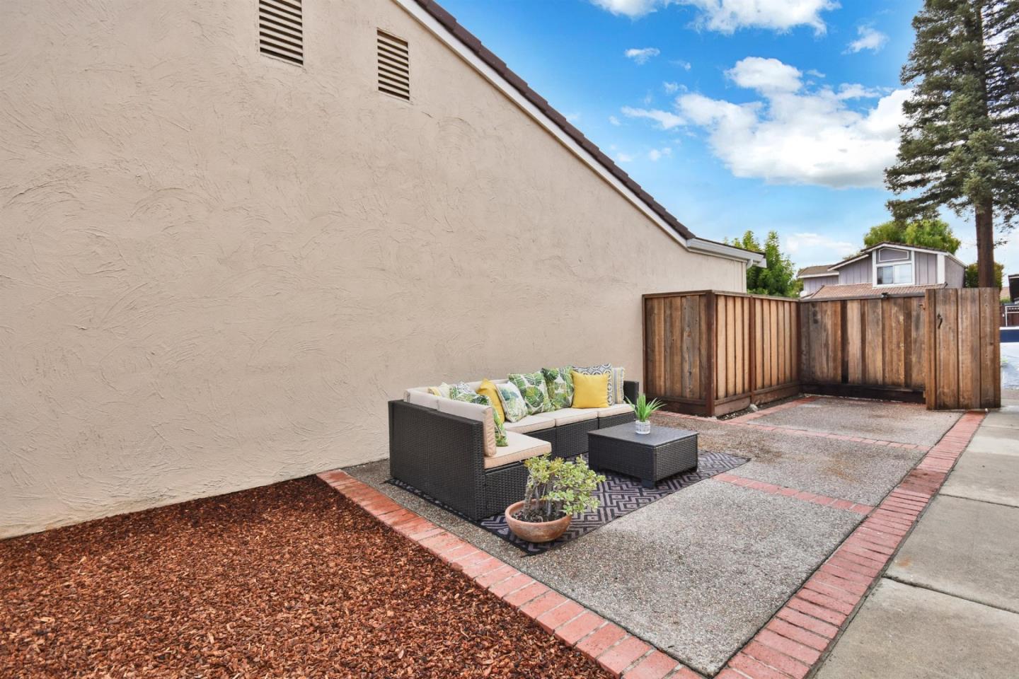 Detail Gallery Image 5 of 35 For 44 Southmar Ct, San Jose,  CA 95138 - 4 Beds | 2/1 Baths