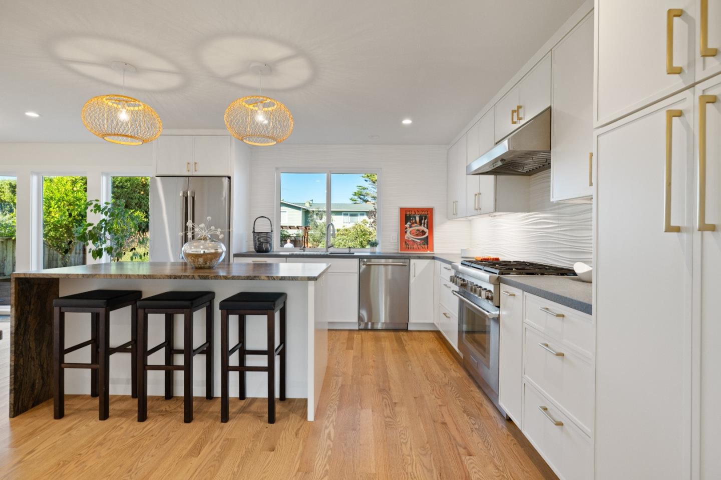 Detail Gallery Image 13 of 48 For 213 Miramontes Ave, Half Moon Bay,  CA 94019 - 4 Beds | 2/1 Baths