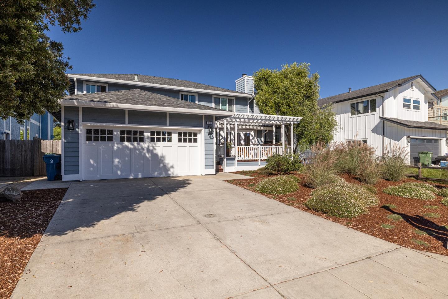 Detail Gallery Image 2 of 48 For 213 Miramontes Ave, Half Moon Bay,  CA 94019 - 4 Beds | 2/1 Baths