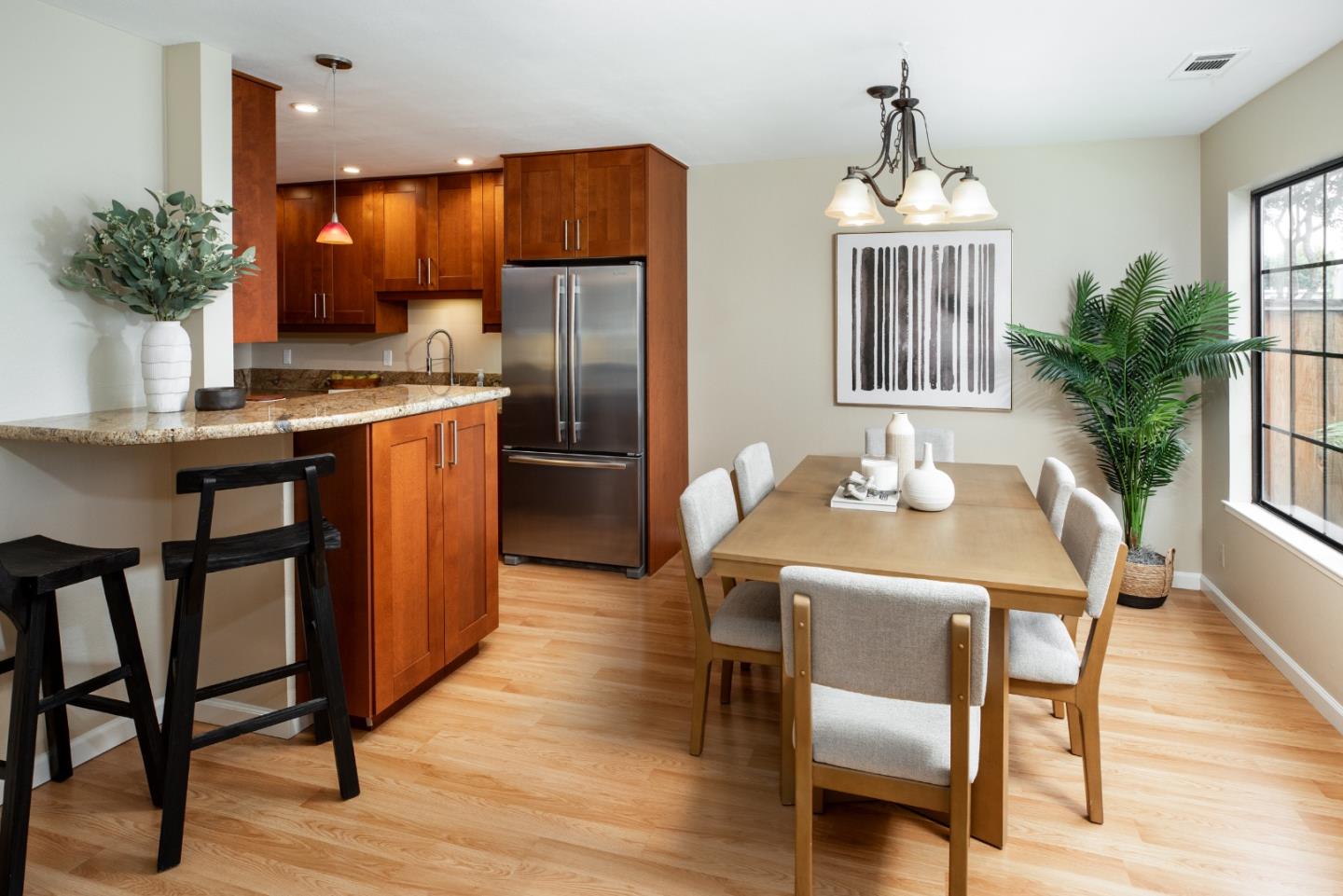 Detail Gallery Image 5 of 19 For 347 Sierra Vista Ave #10,  Mountain View,  CA 94043 - 2 Beds | 1/1 Baths