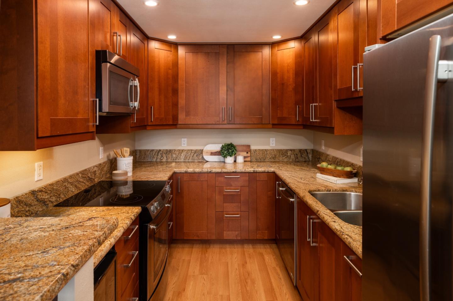 Detail Gallery Image 7 of 19 For 347 Sierra Vista Ave #10,  Mountain View,  CA 94043 - 2 Beds | 1/1 Baths