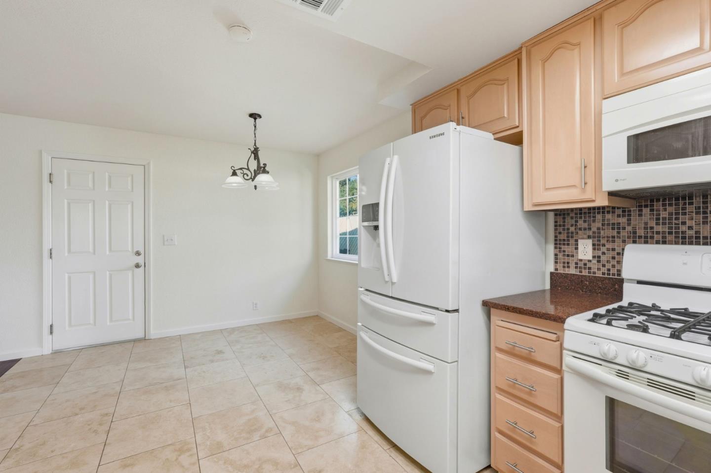 Detail Gallery Image 13 of 34 For 2016 Westboro Ln, Manteca,  CA 95336 - 3 Beds | 2 Baths