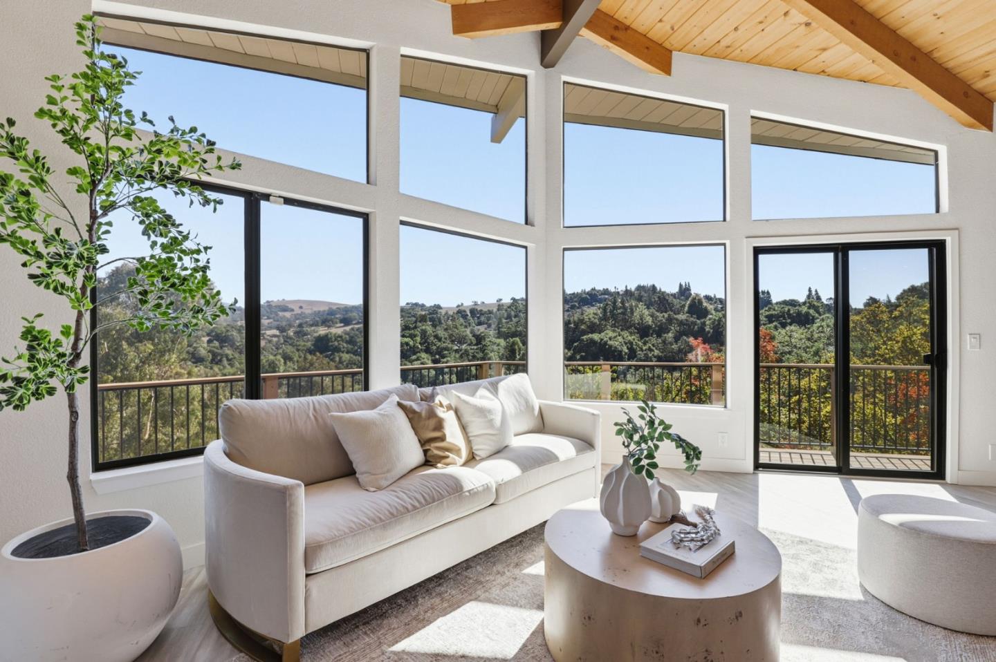 Detail Gallery Image 12 of 63 For 16955 Oakridge Ln, Morgan Hill,  CA 95037 - 3 Beds | 3/1 Baths