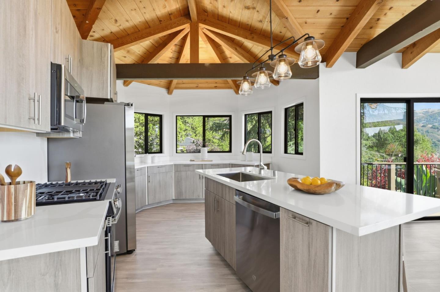 Detail Gallery Image 17 of 63 For 16955 Oakridge Ln, Morgan Hill,  CA 95037 - 3 Beds | 3/1 Baths