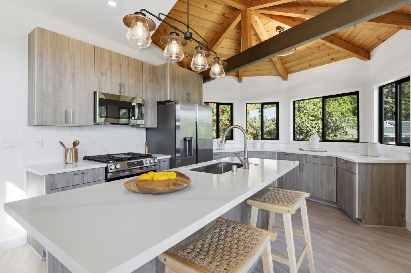 Detail Gallery Image 18 of 63 For 16955 Oakridge Ln, Morgan Hill,  CA 95037 - 3 Beds | 3/1 Baths