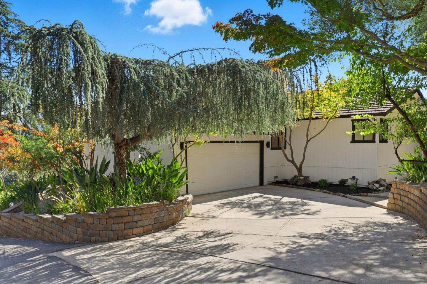 Detail Gallery Image 3 of 63 For 16955 Oakridge Ln, Morgan Hill,  CA 95037 - 3 Beds | 3/1 Baths