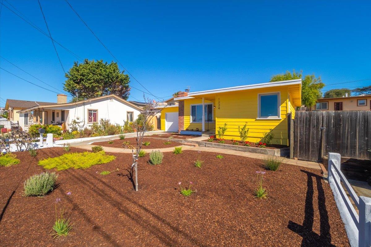 Detail Gallery Image 10 of 32 For 1224 Harding St, Seaside,  CA 93955 - 2 Beds | 1 Baths