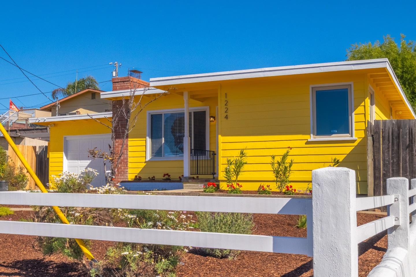 Detail Gallery Image 4 of 32 For 1224 Harding St, Seaside,  CA 93955 - 2 Beds | 1 Baths