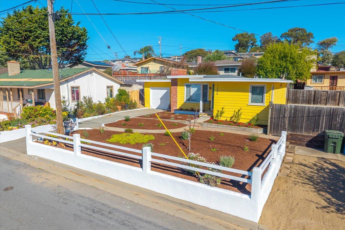 Detail Gallery Image 7 of 32 For 1224 Harding St, Seaside,  CA 93955 - 2 Beds | 1 Baths