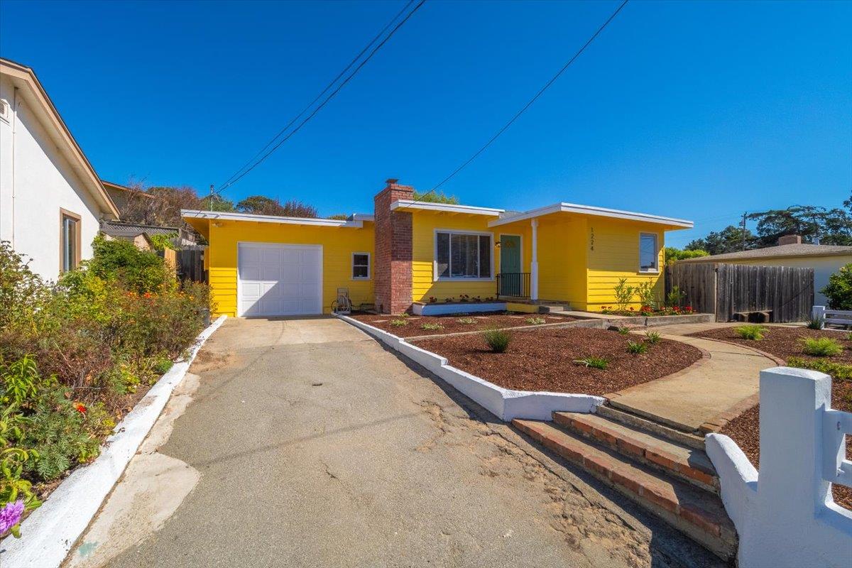 Detail Gallery Image 9 of 32 For 1224 Harding St, Seaside,  CA 93955 - 2 Beds | 1 Baths