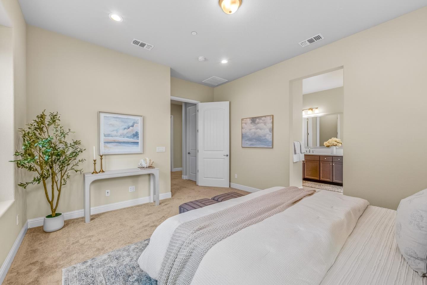 Detail Gallery Image 19 of 45 For 2962 Bluffs Dr, Marina,  CA 93933 - 3 Beds | 2/1 Baths