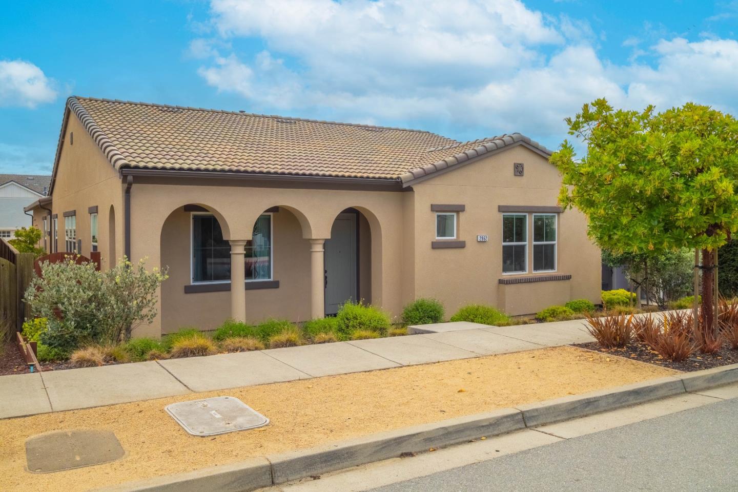 Detail Gallery Image 3 of 45 For 2962 Bluffs Dr, Marina,  CA 93933 - 3 Beds | 2/1 Baths