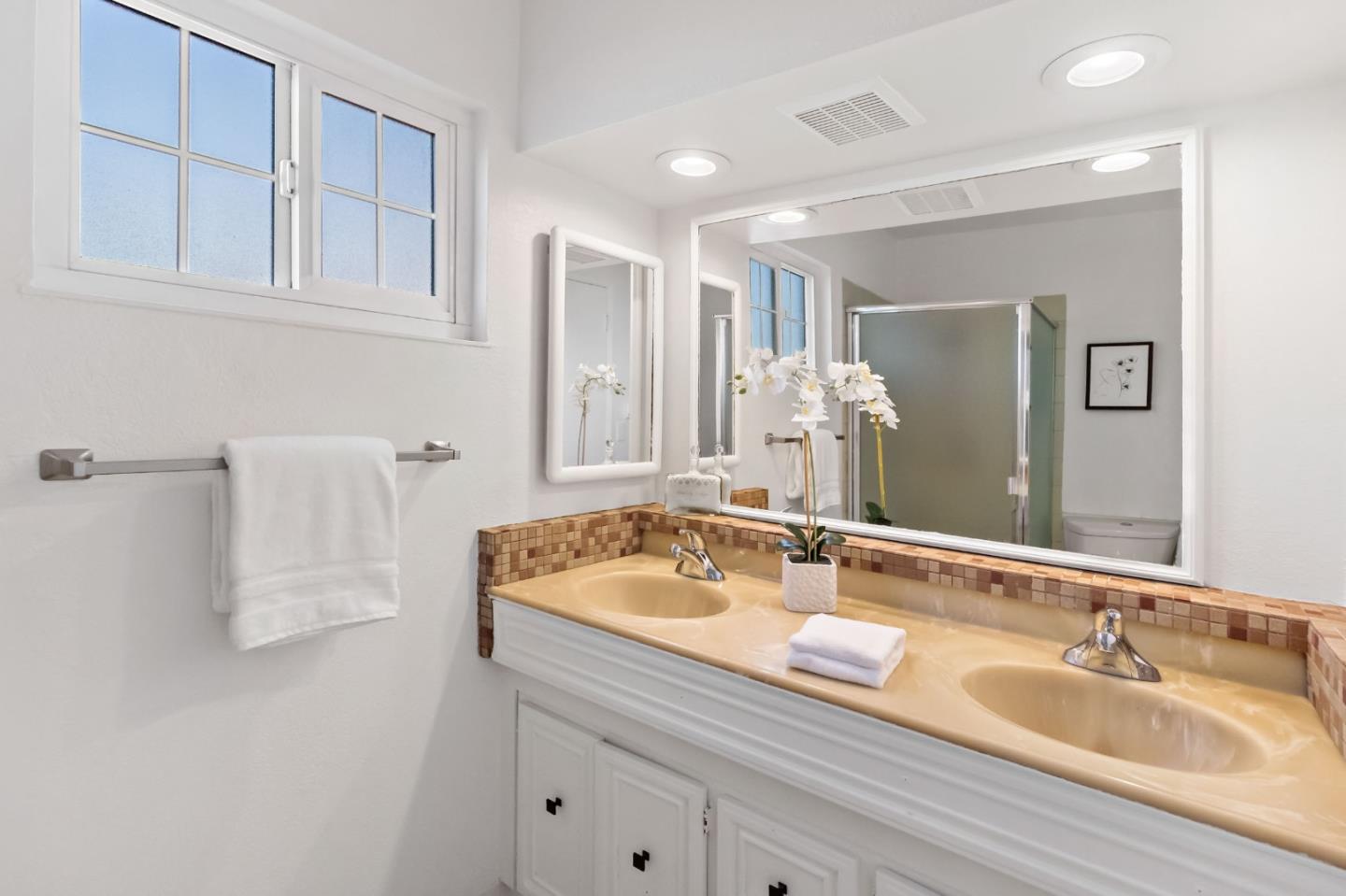 Detail Gallery Image 16 of 34 For 22 Wayne Ct, Redwood City,  CA 94063 - 4 Beds | 3 Baths