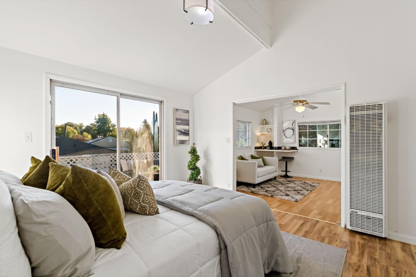 Detail Gallery Image 23 of 34 For 22 Wayne Ct, Redwood City,  CA 94063 - 4 Beds | 3 Baths