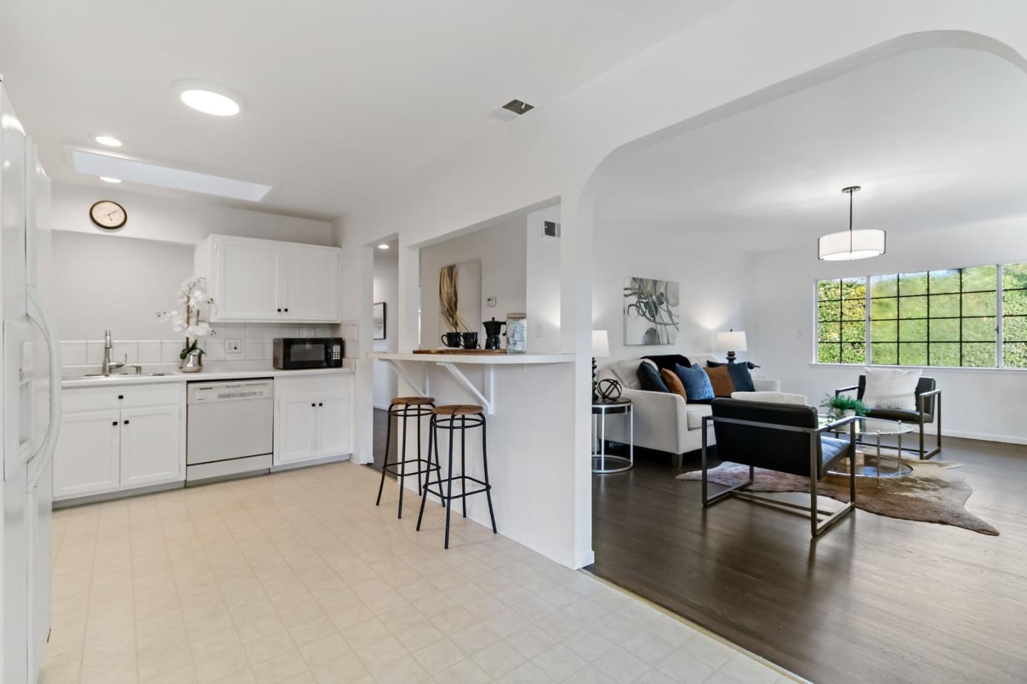 Detail Gallery Image 6 of 34 For 22 Wayne Ct, Redwood City,  CA 94063 - 4 Beds | 3 Baths