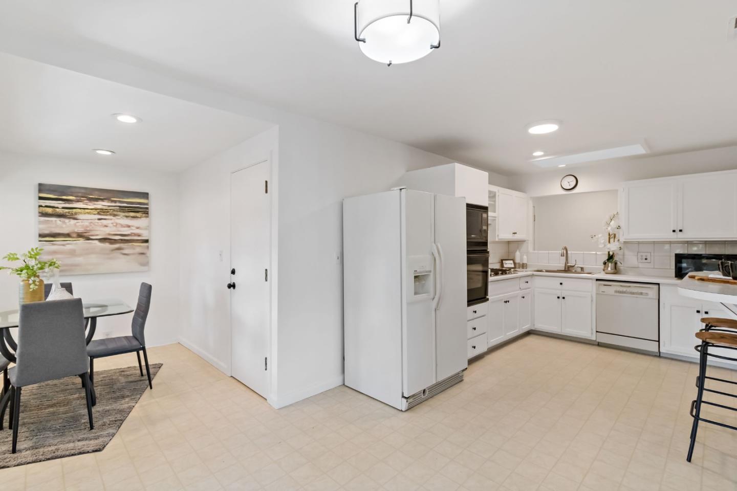 Detail Gallery Image 7 of 34 For 22 Wayne Ct, Redwood City,  CA 94063 - 4 Beds | 3 Baths