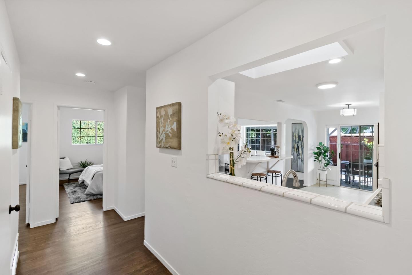 Detail Gallery Image 8 of 34 For 22 Wayne Ct, Redwood City,  CA 94063 - 4 Beds | 3 Baths