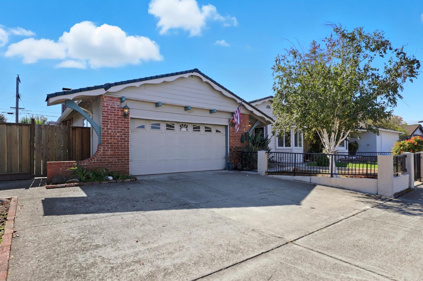 Detail Gallery Image 4 of 44 For 780 Welburn Ave, Gilroy,  CA 95020 - 4 Beds | 2 Baths