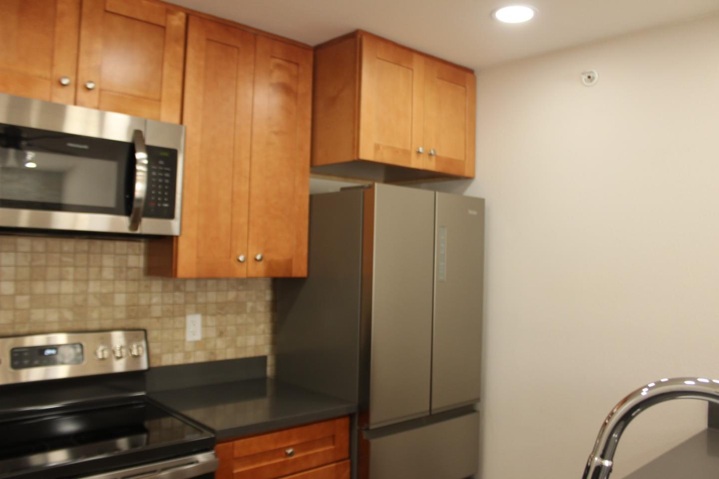 Detail Gallery Image 8 of 11 For 25 Mcaker Ct #109,  San Mateo,  CA 94403 - 3 Beds | 2/1 Baths