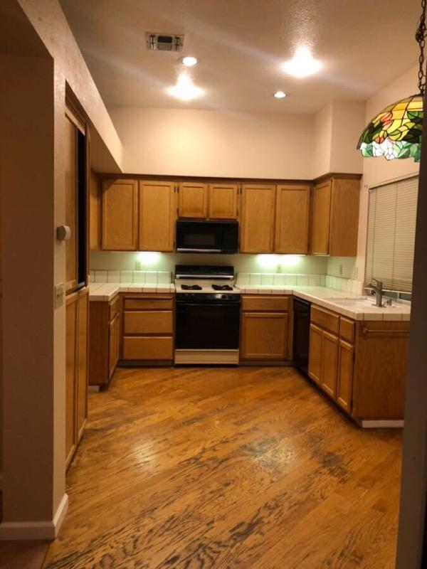 Detail Gallery Image 4 of 7 For 8584 Canyon Brook Way, Elk Grove,  CA 95624 - 3 Beds | 2 Baths