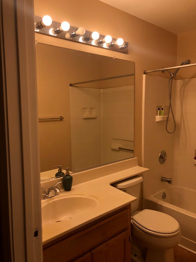 Detail Gallery Image 6 of 7 For 8584 Canyon Brook Way, Elk Grove,  CA 95624 - 3 Beds | 2 Baths