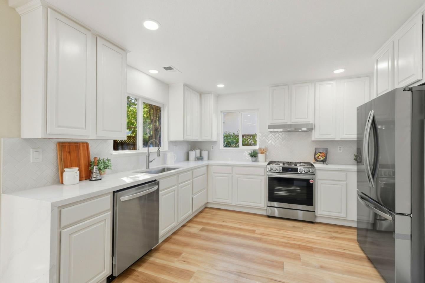 Detail Gallery Image 10 of 38 For 101 Glen Alpine Ct, Mountain View,  CA 94043 - 3 Beds | 3 Baths