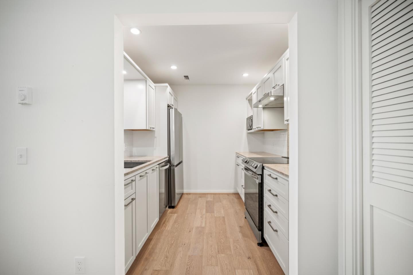 Detail Gallery Image 12 of 33 For 0 Ne Corner San Carlos & 8th St #1,  Carmel,  CA 93921 - 2 Beds | 2 Baths