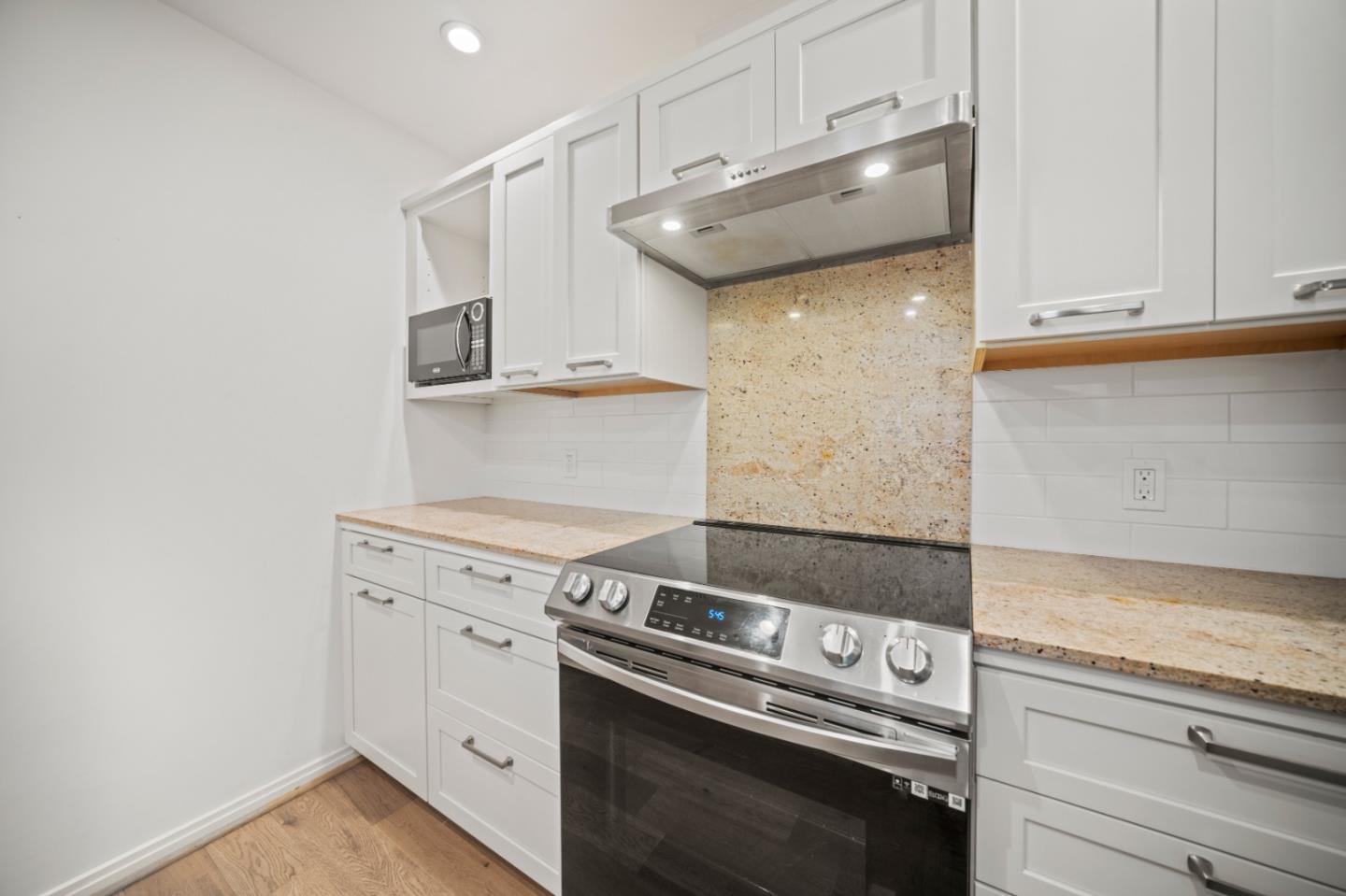 Detail Gallery Image 14 of 33 For 0 Ne Corner San Carlos & 8th St #1,  Carmel,  CA 93921 - 2 Beds | 2 Baths