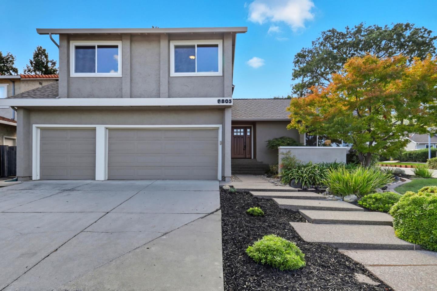 Detail Gallery Image 2 of 51 For 6605 Barnsdale Ct, San Jose,  CA 95120 - 4 Beds | 2/1 Baths