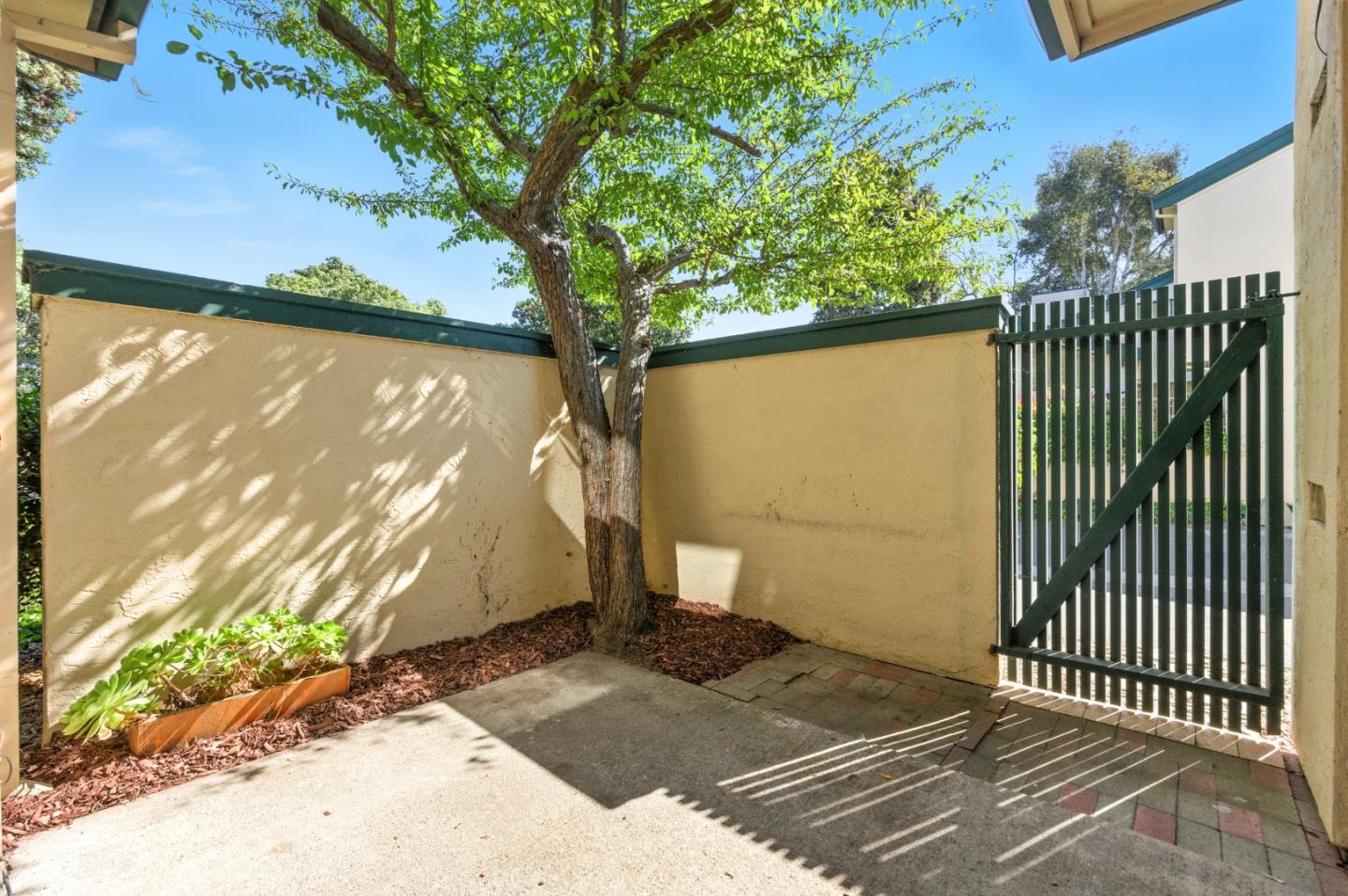 Detail Gallery Image 11 of 33 For 602 Ironwood Rd, Alameda,  CA 94502 - 2 Beds | 2/1 Baths