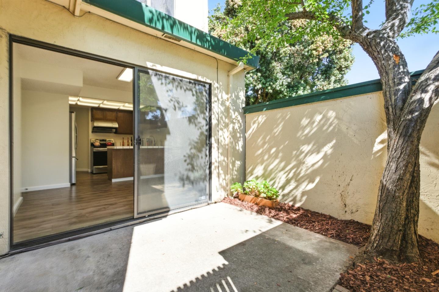 Detail Gallery Image 12 of 33 For 602 Ironwood Rd, Alameda,  CA 94502 - 2 Beds | 2/1 Baths