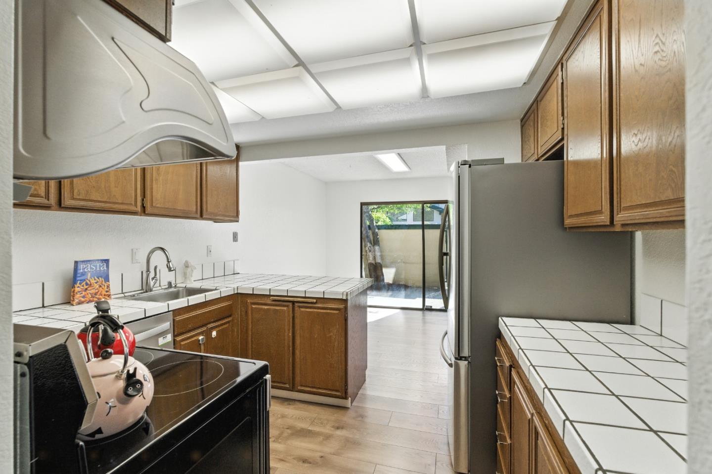 Detail Gallery Image 5 of 33 For 602 Ironwood Rd, Alameda,  CA 94502 - 2 Beds | 2/1 Baths