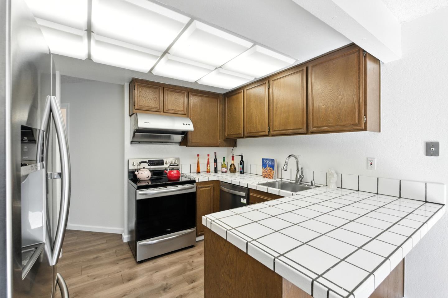 Detail Gallery Image 6 of 33 For 602 Ironwood Rd, Alameda,  CA 94502 - 2 Beds | 2/1 Baths