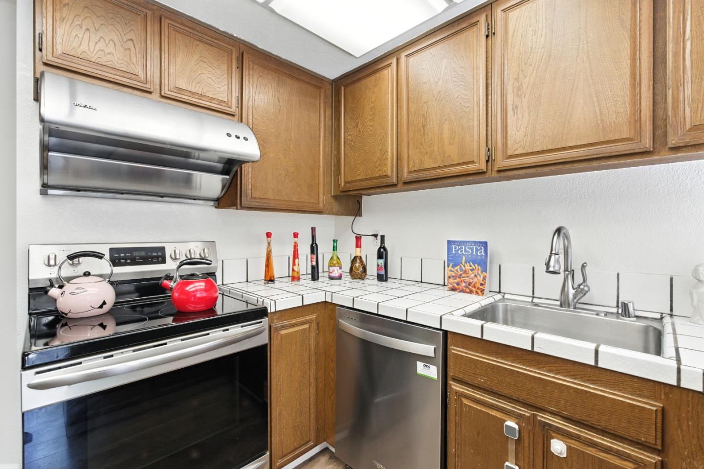 Detail Gallery Image 7 of 33 For 602 Ironwood Rd, Alameda,  CA 94502 - 2 Beds | 2/1 Baths