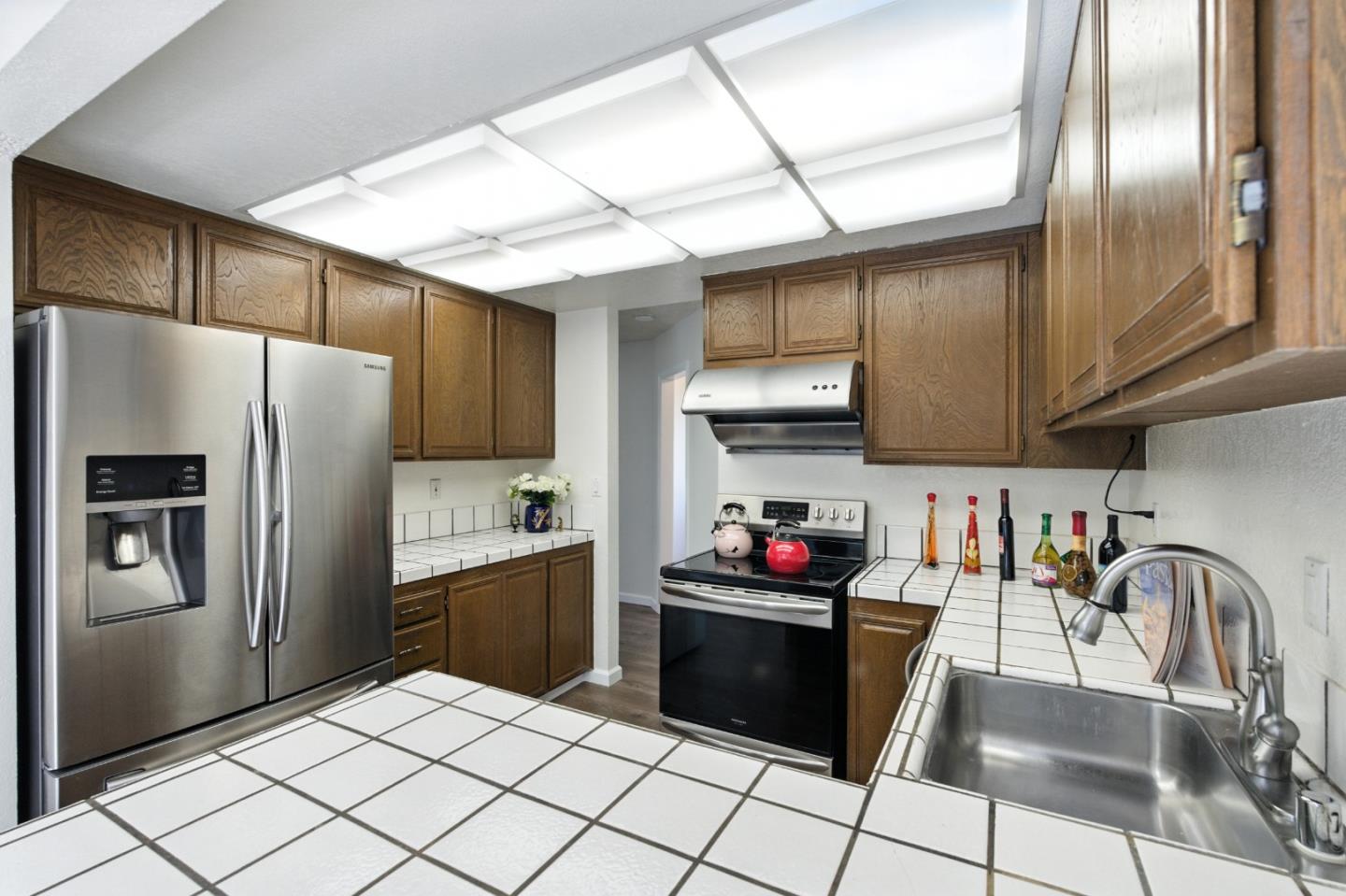 Detail Gallery Image 8 of 33 For 602 Ironwood Rd, Alameda,  CA 94502 - 2 Beds | 2/1 Baths