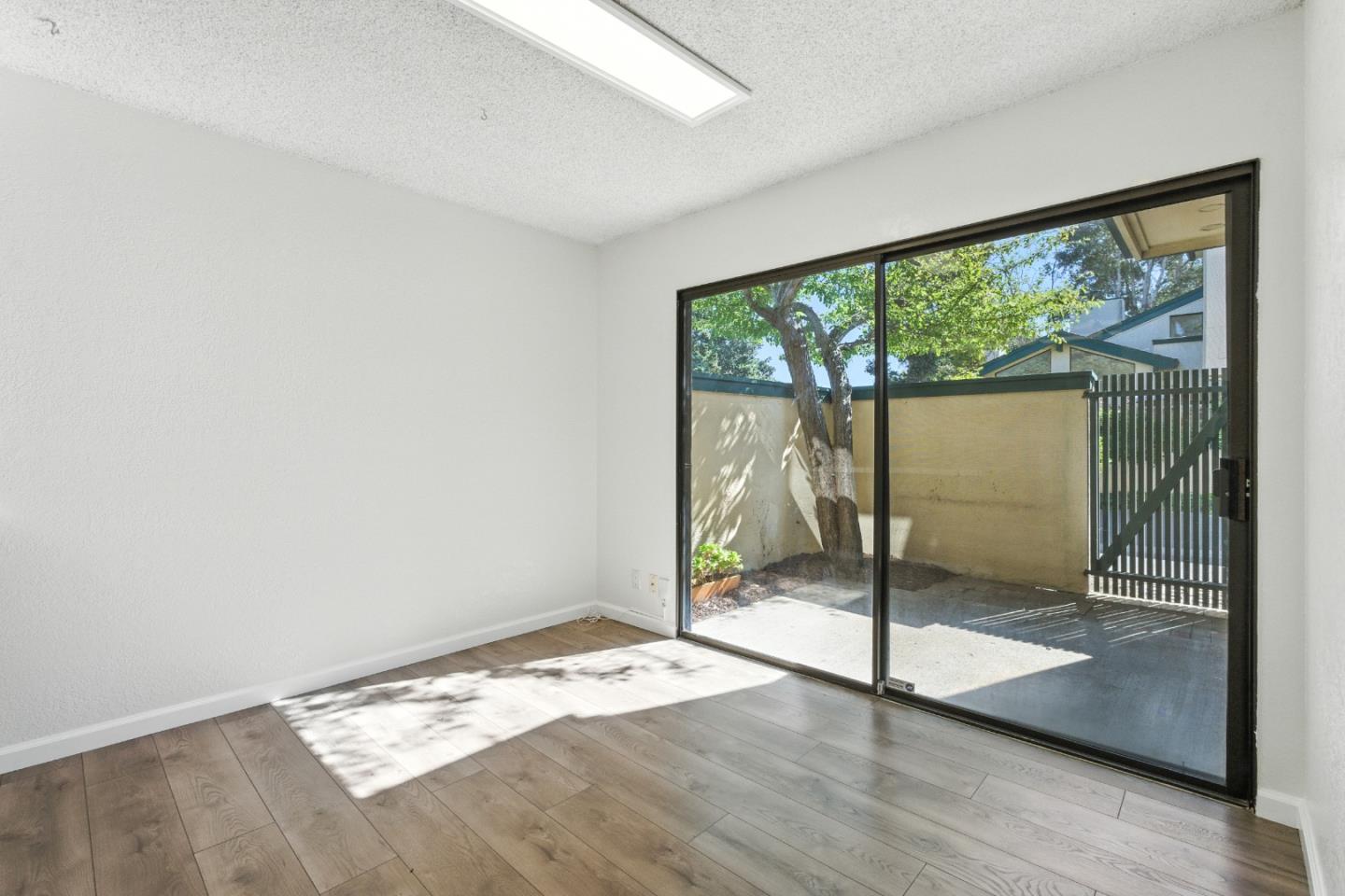 Detail Gallery Image 9 of 33 For 602 Ironwood Rd, Alameda,  CA 94502 - 2 Beds | 2/1 Baths