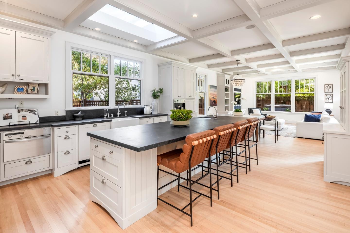 Detail Gallery Image 5 of 25 For 1224 Whitaker Way, Menlo Park,  CA 94025 - 6 Beds | 5 Baths