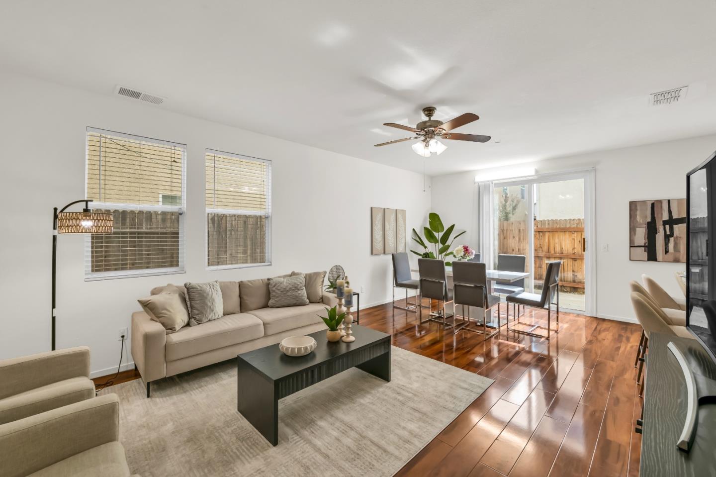 Detail Gallery Image 2 of 31 For 8902 Cobble Crest Dr, Sacramento,  CA 95829 - 4 Beds | 2/1 Baths