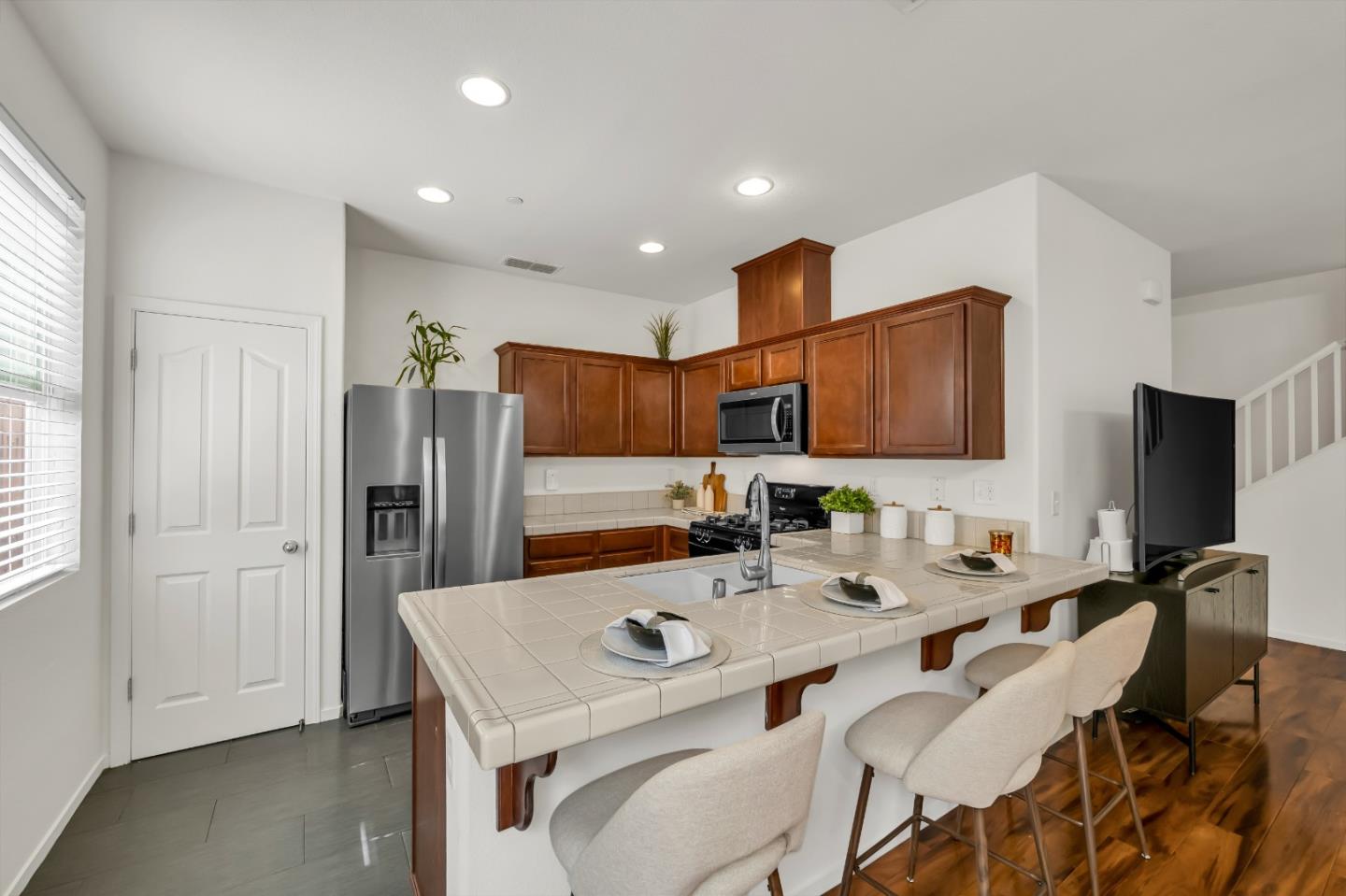 Detail Gallery Image 7 of 31 For 8902 Cobble Crest Dr, Sacramento,  CA 95829 - 4 Beds | 2/1 Baths