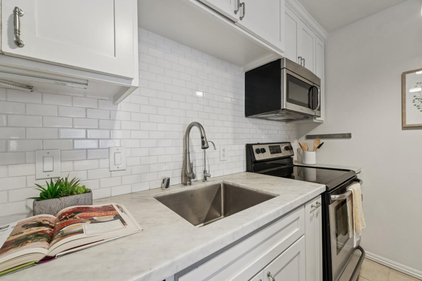 Detail Gallery Image 17 of 33 For 323 Monte Vista Ave #203,  Oakland,  CA 94611 - 1 Beds | 1 Baths