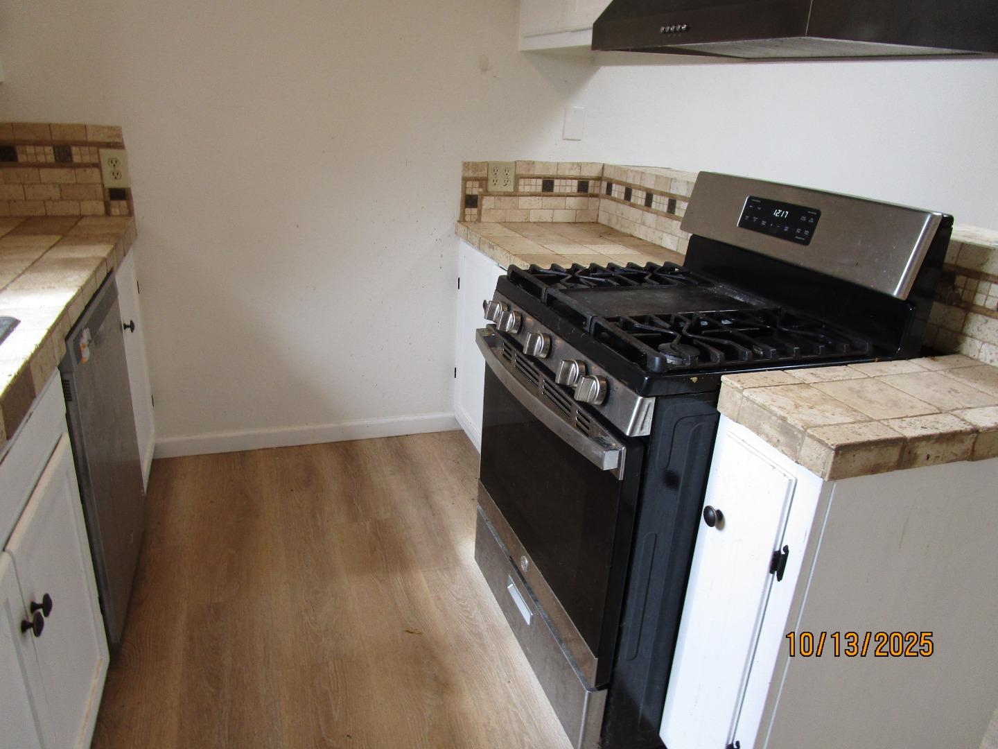 Detail Gallery Image 5 of 10 For 4230 Grace St, Capitola,  CA 95010 - 2 Beds | 1 Baths